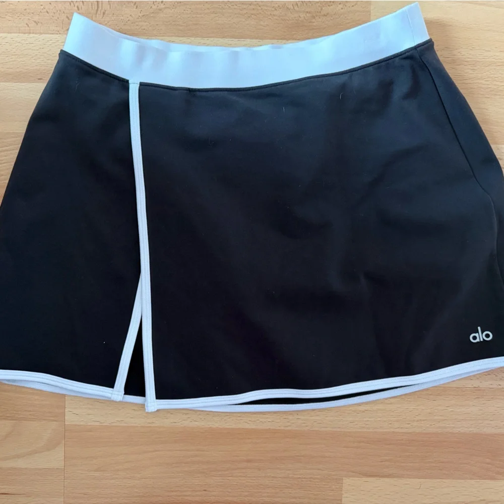 ALO Yoga Black and White Skirt